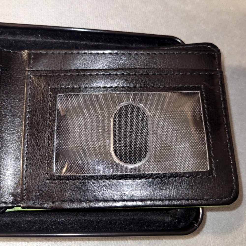 Rick & Morty Wallet (Pickle Rick) in tin - Picture 11 of 16